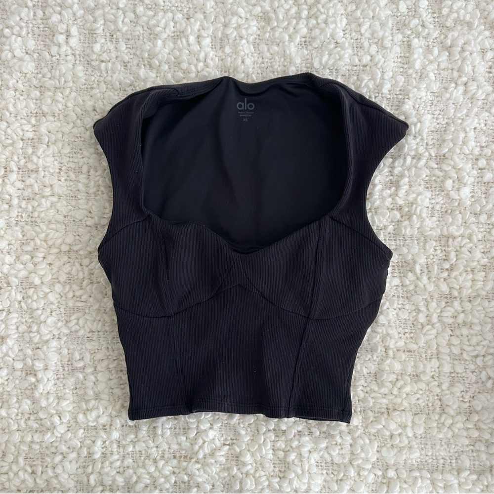 alo yoga sweetheart sculpted top